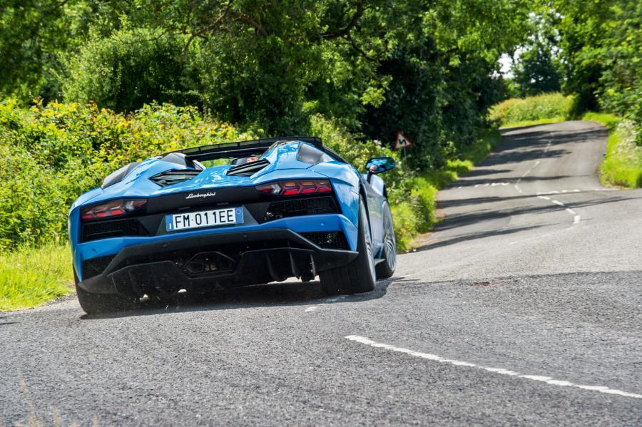  Lamborghini Aventador S Roadster 2018 года  (UK) (фото 3 из 3)